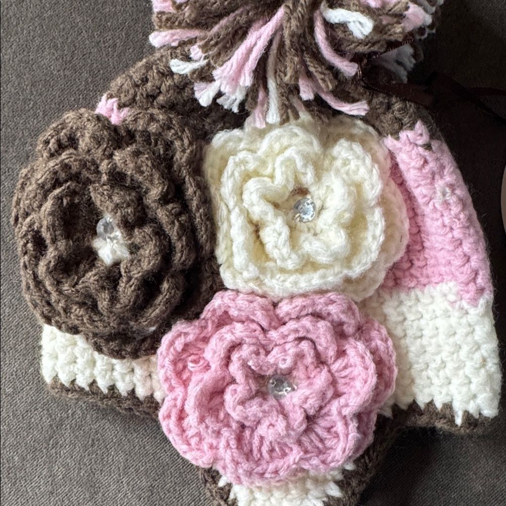 Disney Baby Infant Girls Crocheted Hat Beanie Flowers and Pompom 0-6 months NEW - Picture 3 of 6